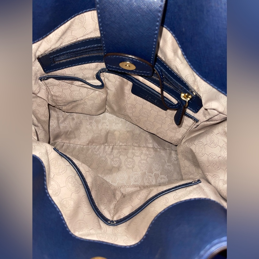 Michael Kors Hamilton Bag - Picture 4 of 5